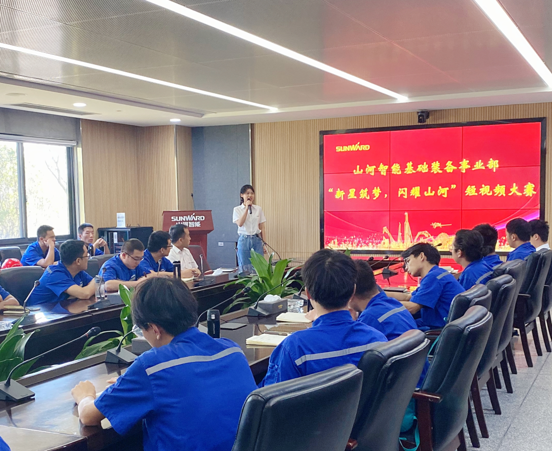 你好 2022！再见 2021！我与龙8头号玩家智能共生长