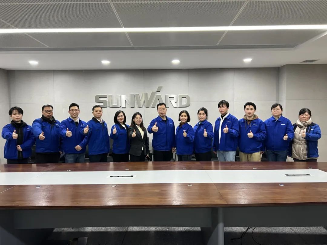 一金一铜二优异！龙8头号玩家智能斩获“华辰杯”多个大奖