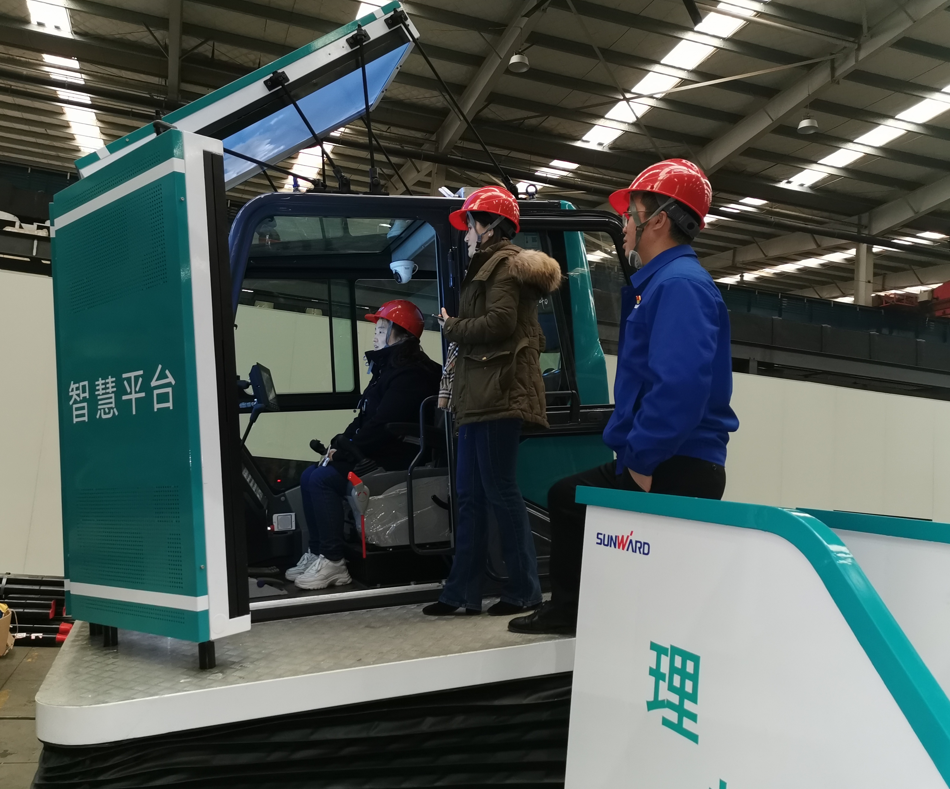 湖南省人工智能学会秘书长陈爱斌一行考察调研龙8头号玩家智能