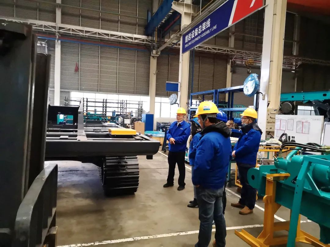 立春首日，，，，，，，龙8头号玩家智能凿岩装备率先开工