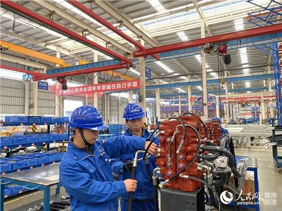 人民网头版头条：依附先导式立异，，，，，，，，龙8头号玩家智能让“中国制造”成为高质量的代名词