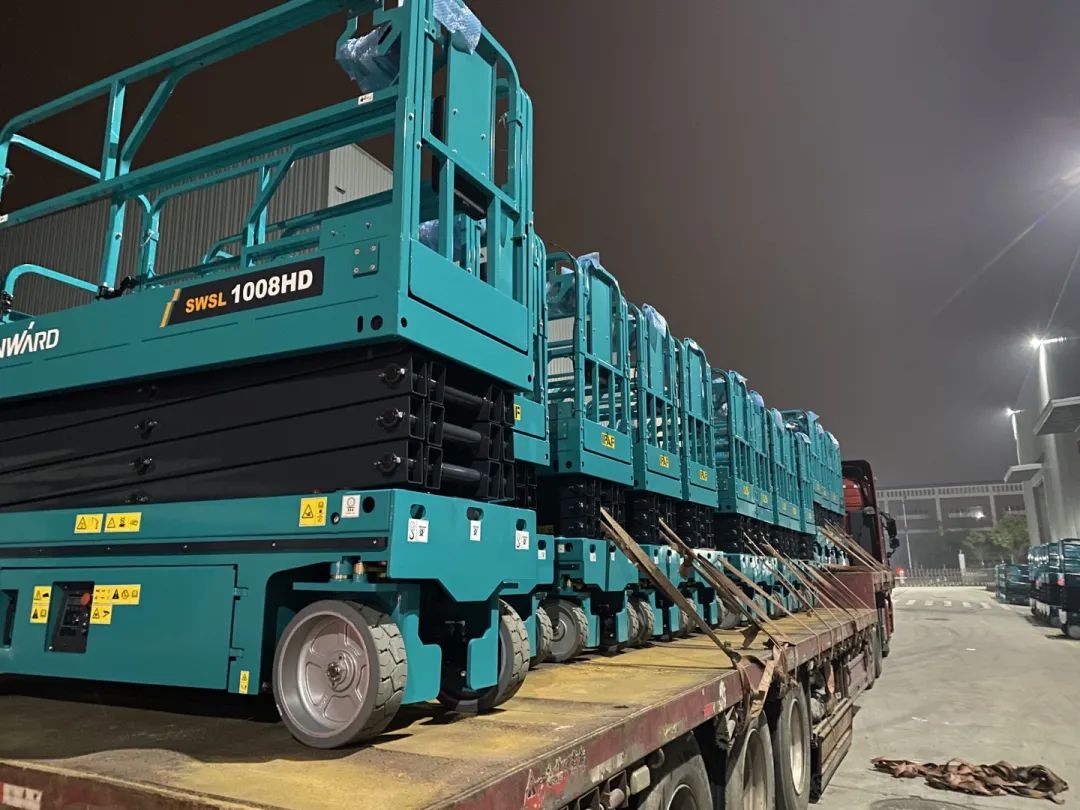 创下单日最高发货量纪录！龙8头号玩家高机装备集中发货