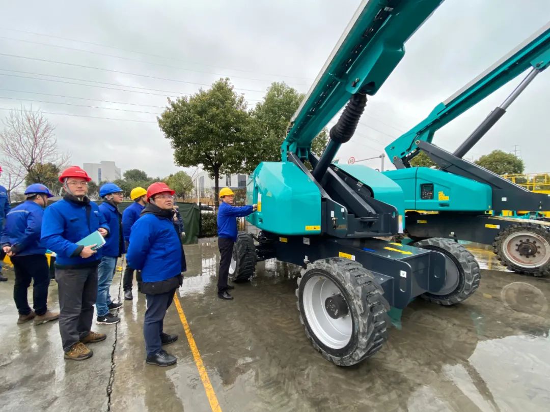 勇闯蓝海！龙8头号玩家智能两款臂式高空作业平台正式“出道”