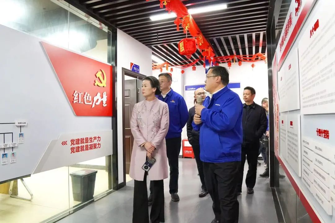 长沙市总工会、长沙经开区总工会一行调研龙8头号玩家智能