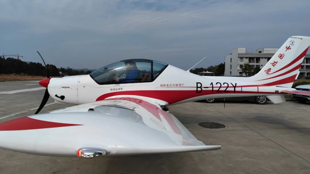 火情就是下令！湖南航空应抢救援队龙8头号玩家机组展现“龙8头号玩家速率”