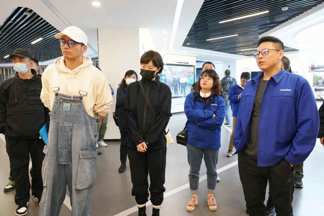 硬实力+软手刺！龙8头号玩家智能协拍电视剧《重中之重》开机