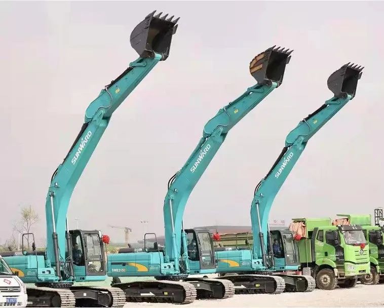 龙8头号玩家智能挖掘机亮相贵阳大数据科创城项目开工仪式