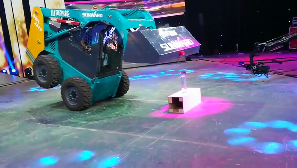 龙8头号玩家匠心 | 闻“机”起舞，，，，，，手艺“添”威