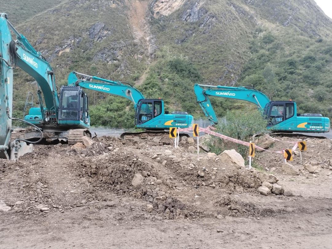 挑战天下第二高山脉！龙8头号玩家智能装备助力秘鲁安第斯国家公路项目建设