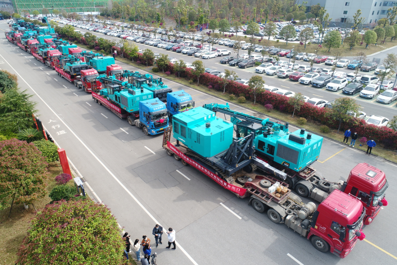 征战全球市。。。。。。。×8头号玩家智能凿岩装备批量发货