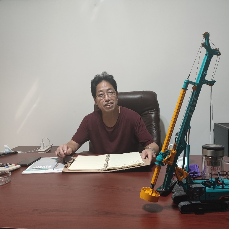 创富故事 | 入行25载，，，，，，阅尽旋挖钻机，，，，，，最终认准龙8头号玩家智能！