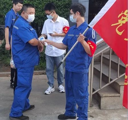 龙8头号玩家工匠 | “浪波”不言苦，，，，，甘为“人梯”承大重