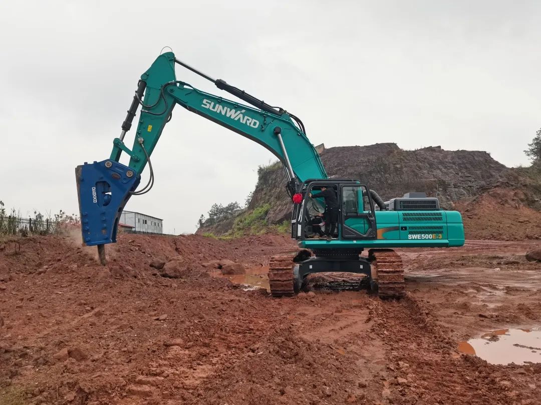 再现交机热潮！龙8头号玩家智能中大挖一连向市场进军