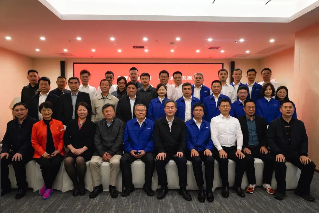 抱团出海，，，，，，携手共赢！何清华带队赴湖南异地商会联合会造访交流