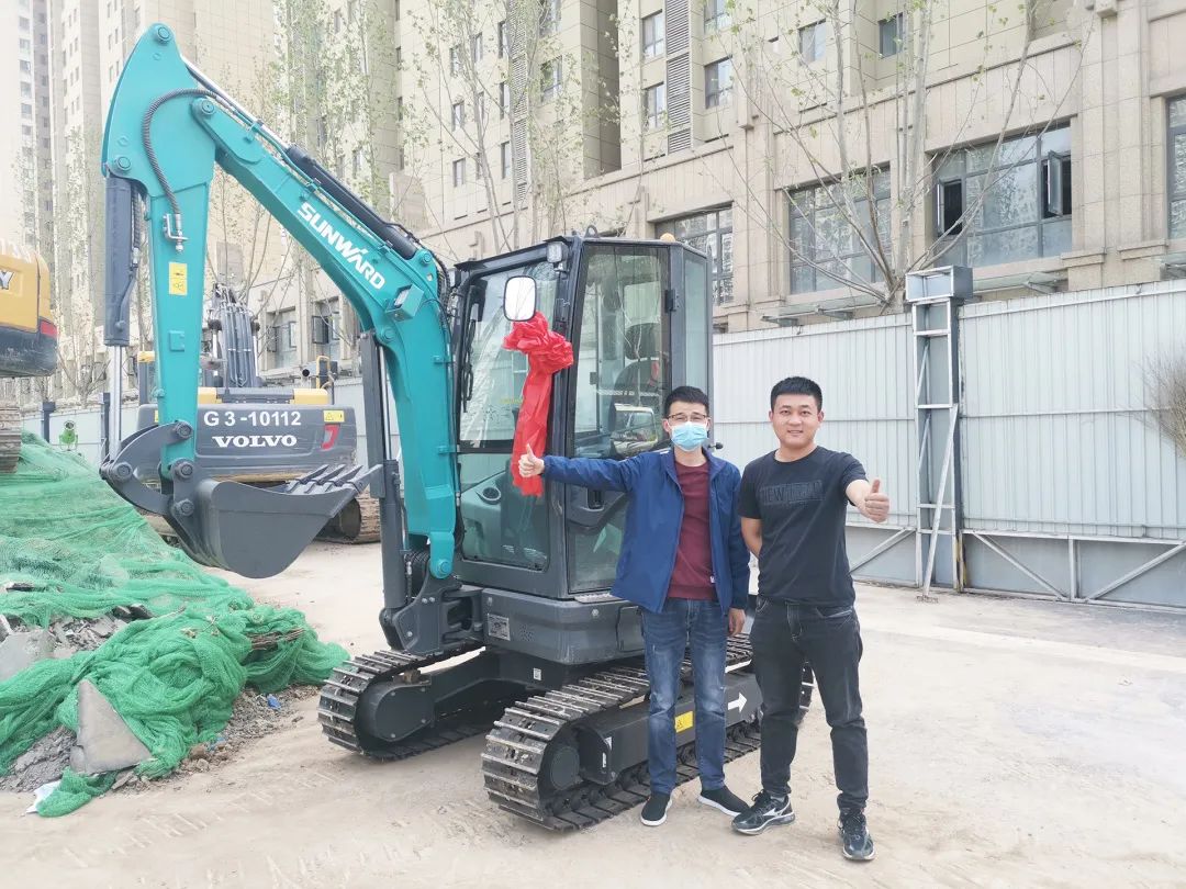 冲、冲、冲！带您感受龙8头号玩家智能挖掘机火热交机时刻