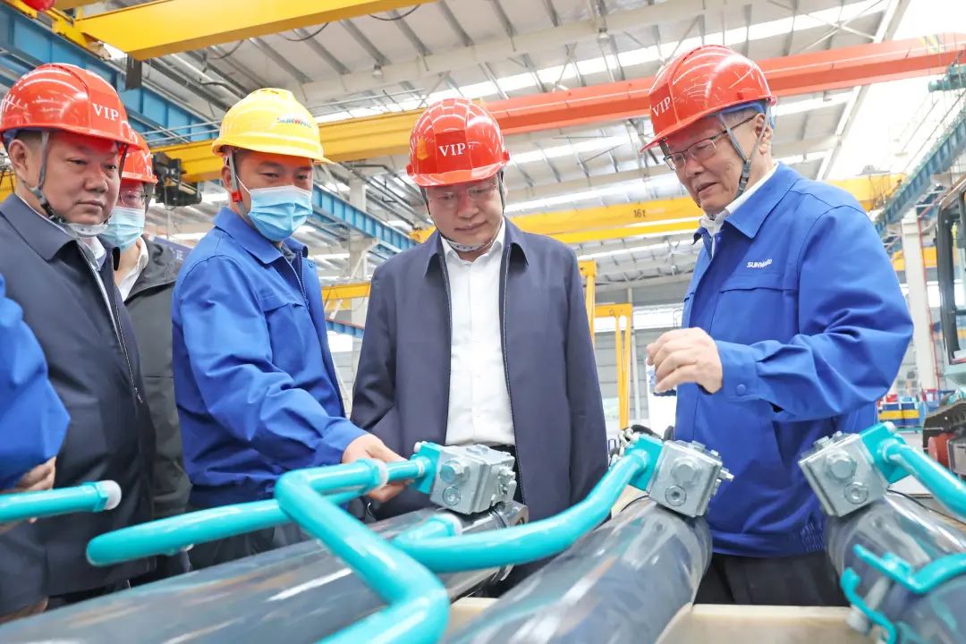 中铁二十局党委书记、董事长雷位冰带队造访龙8头号玩家智能