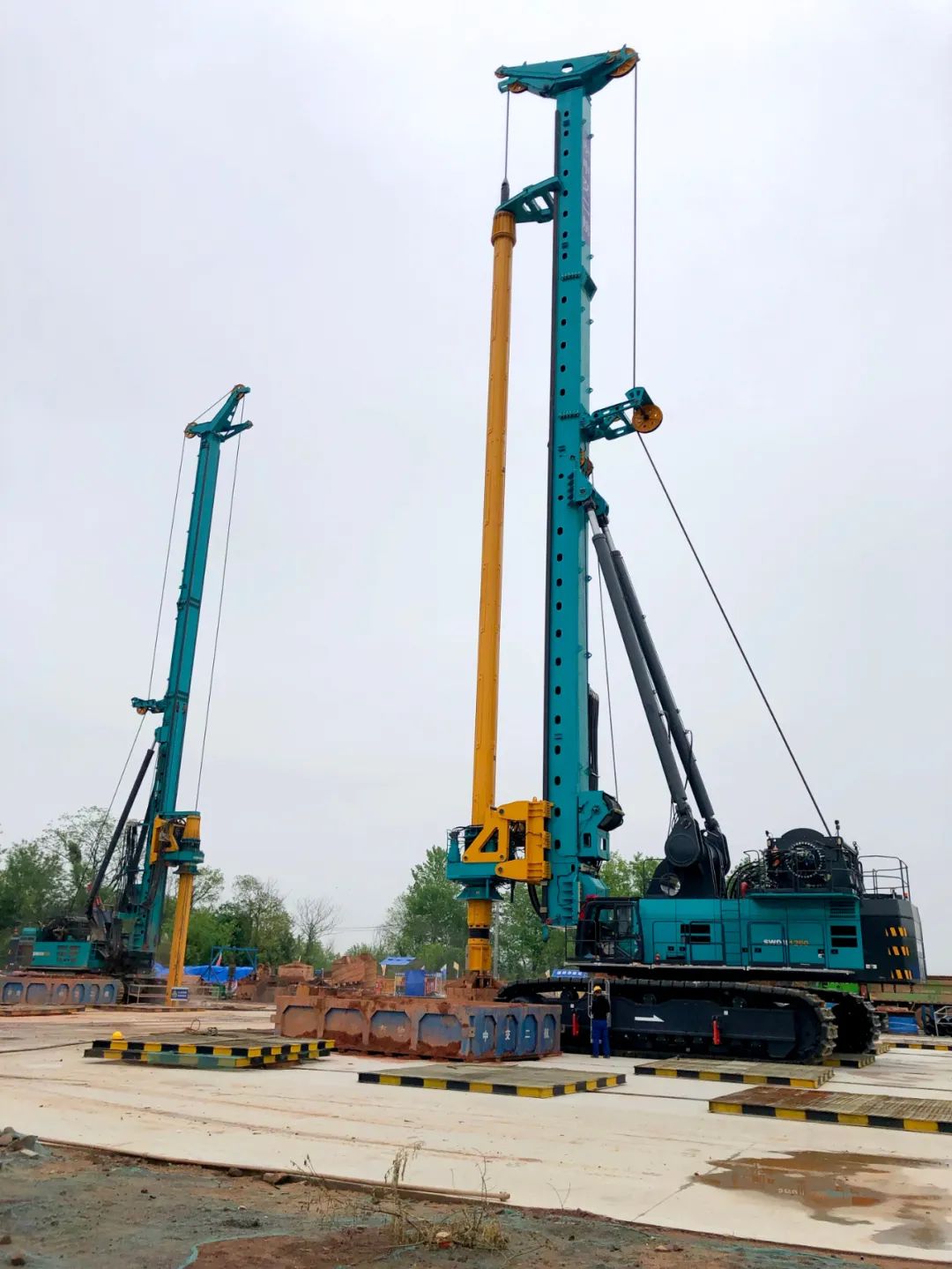 再啃“硬骨头”！龙8头号玩家智能“超等桩备”助建燕矶长江大桥