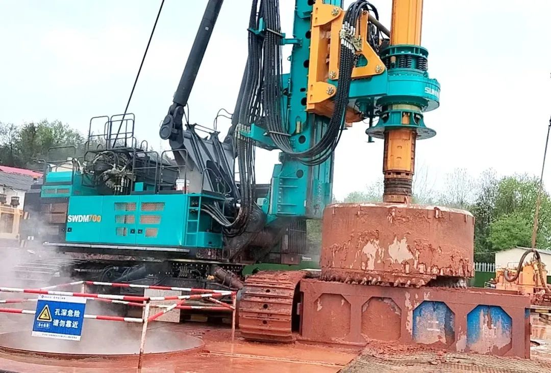 再啃“硬骨头”！龙8头号玩家智能“超等桩备”助建燕矶长江大桥