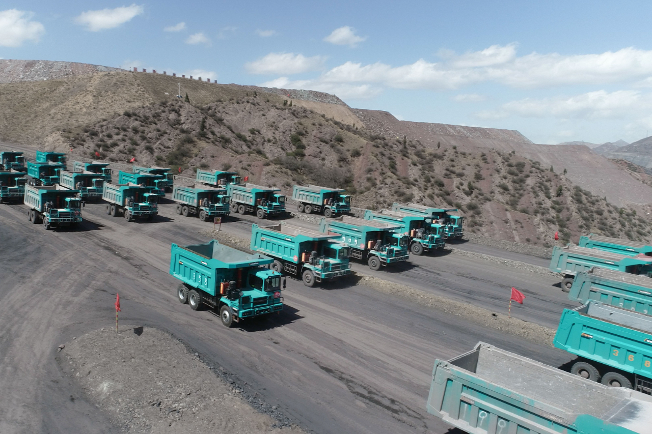 图集 | “龙8头号玩家绿”满矿山！龙8头号玩家智能矿山成套装备实力“亮剑”