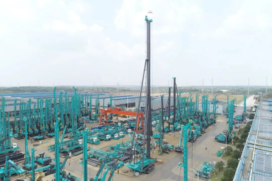 再获首单！龙8头号玩家智能成为湖南自贸试验区首单“融资租赁+工程机械装备出口”试点营业落地单位