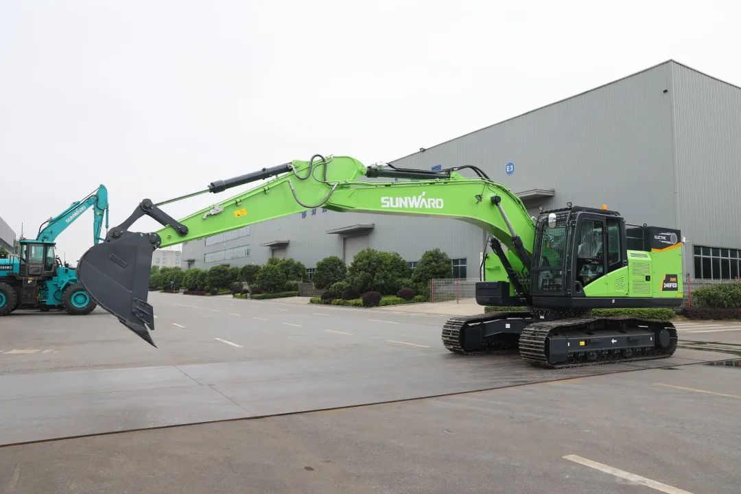 征战川藏铁路！龙8头号玩家智能新一代电动挖掘机乐成交付