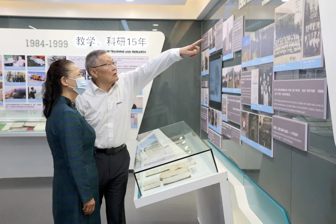 深化产学研相助！中南大学校长、中国工程院院士田红旗率团造访龙8头号玩家智能