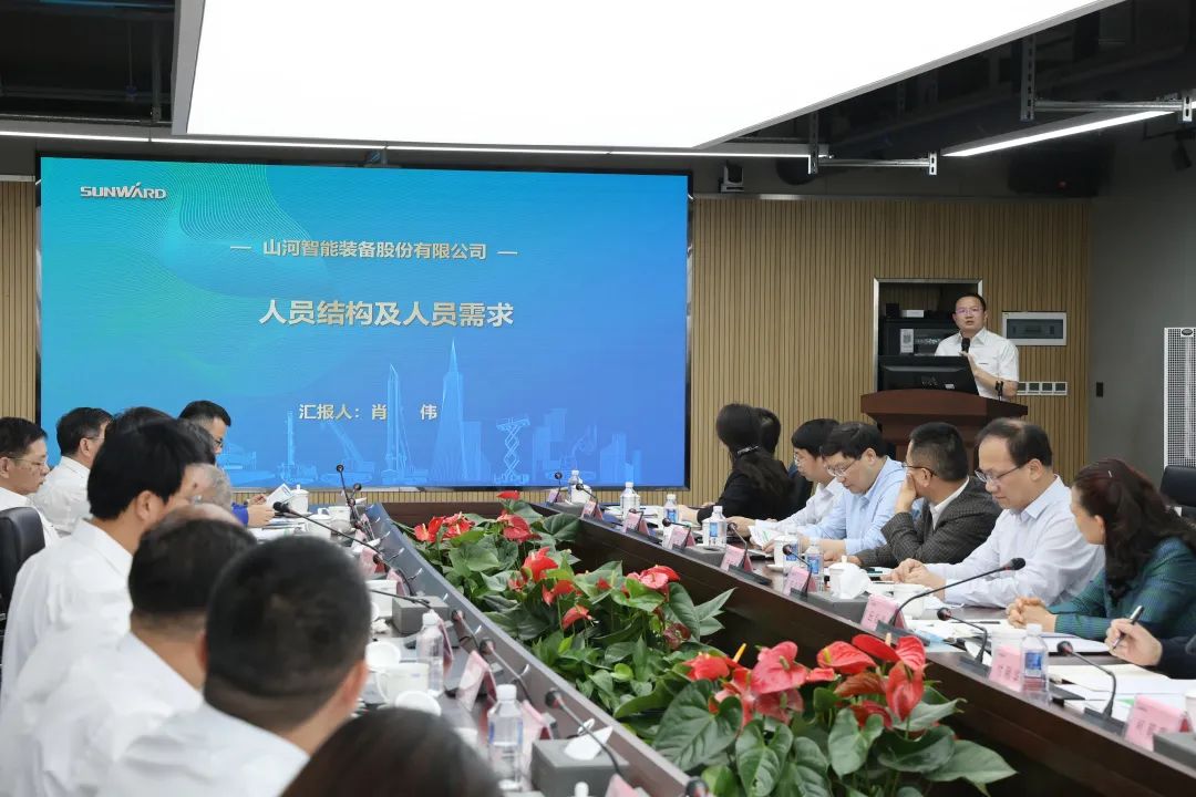 深化产学研相助！中南大学校长、中国工程院院士田红旗率团造访龙8头号玩家智能