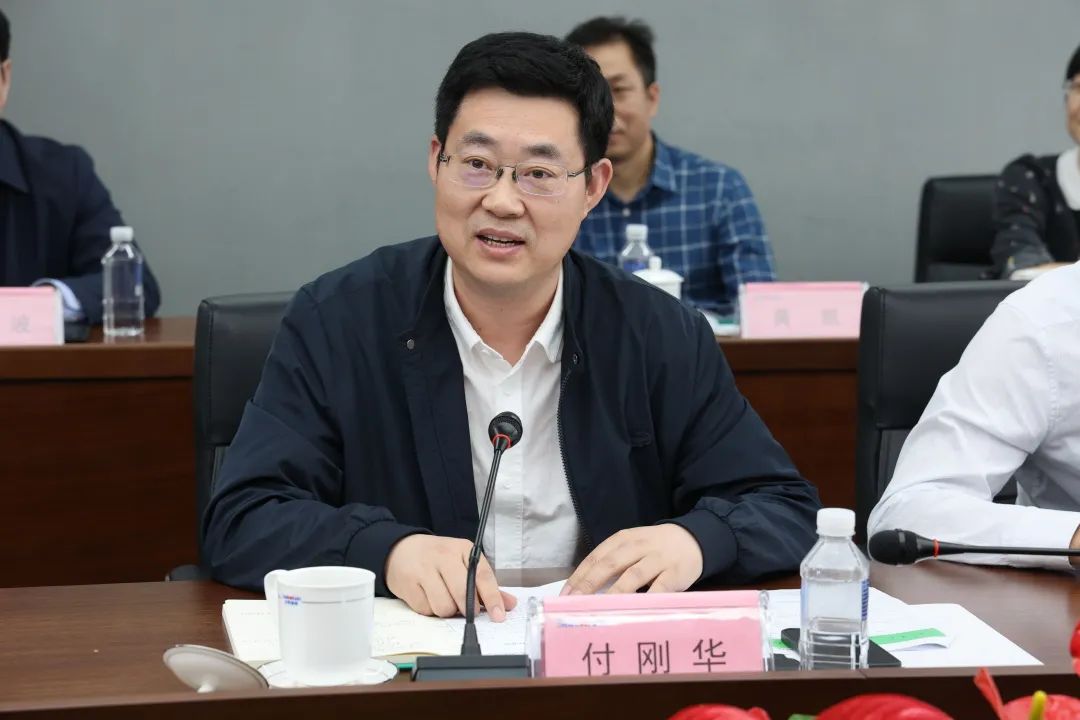 深化产学研相助！中南大学校长、中国工程院院士田红旗率团造访龙8头号玩家智能