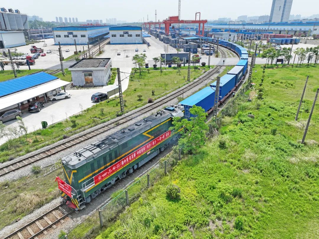 一连进军国际市。。。。。。。。≈信钒嗔校ǔど常┝8头号玩家智能专列乐成首发