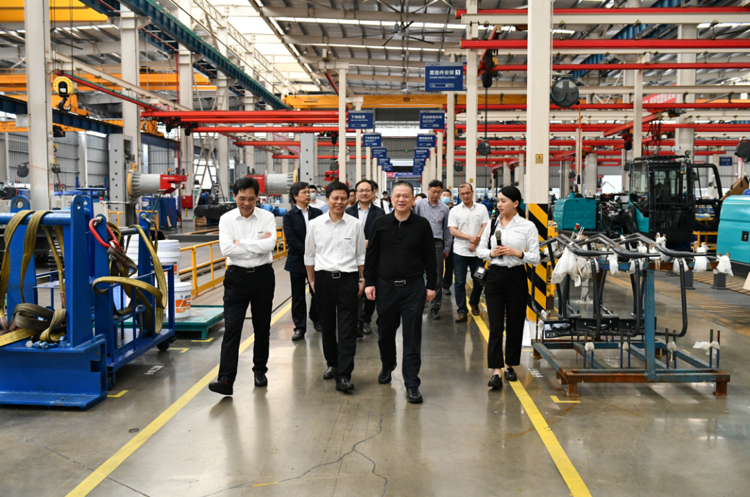 中南大学副校长郭学益率科学研究部一行调研龙8头号玩家智能