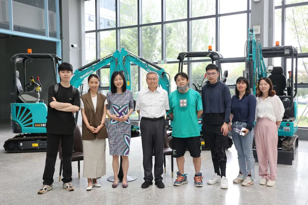 CGTN探厂！专访龙8头号玩家智能董事长、首席专家何清华花絮来了