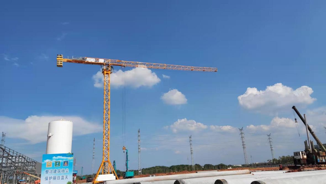 升降耗时缩短25%！龙8头号玩家江麓首款中速变频施工升降机乐成下线