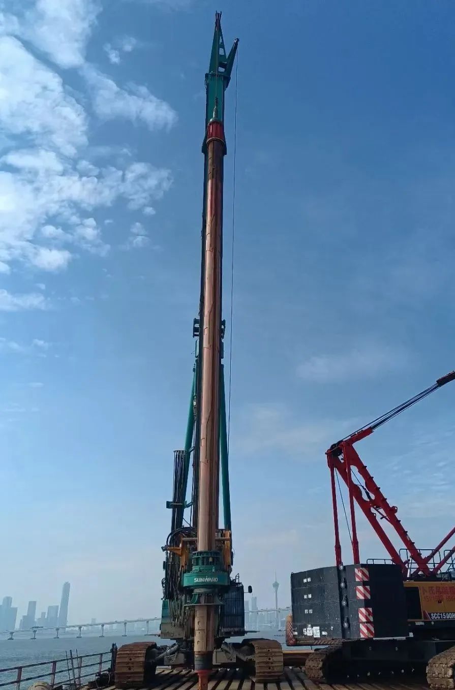 乘风破浪的旋挖钻机！龙8头号玩家智能助建澳氹第四跨海大桥