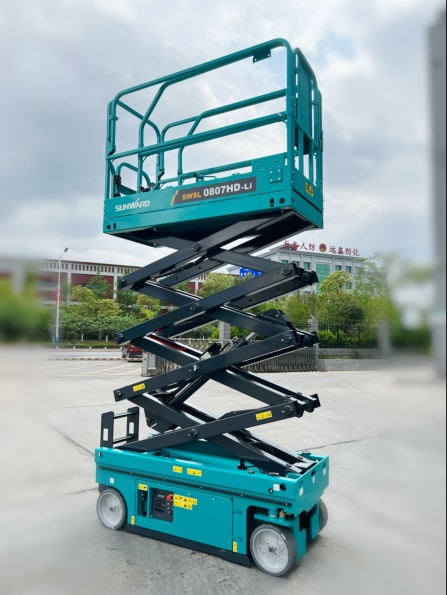 与“锂”相约，，，，，，，，助力“双碳”！龙8头号玩家智能全系列锂电剪叉式高空作业平台周全进军市场