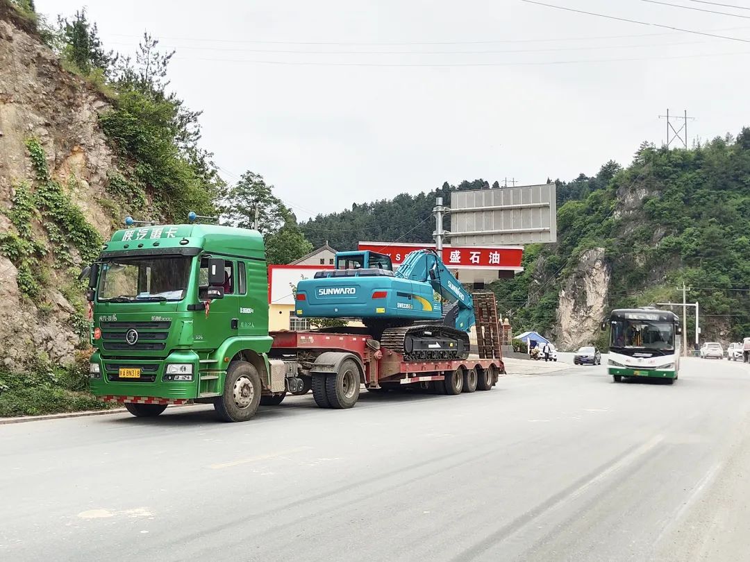 三员龙8头号玩家挖机“悍将”收服“铁粉”一枚，，，，，，凭什么？？？？？？？？