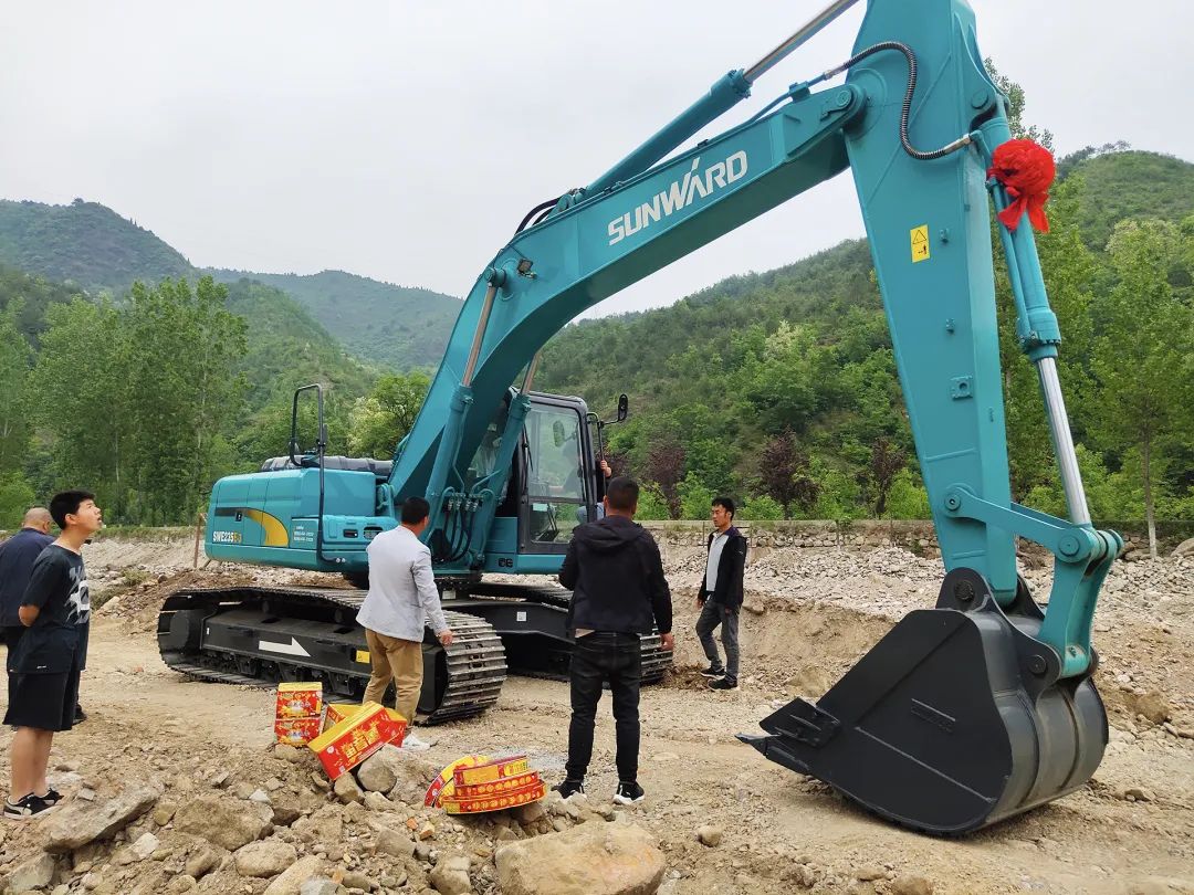 三员龙8头号玩家挖机“悍将”收服“铁粉”一枚，，，，，，凭什么？？？？？？？？