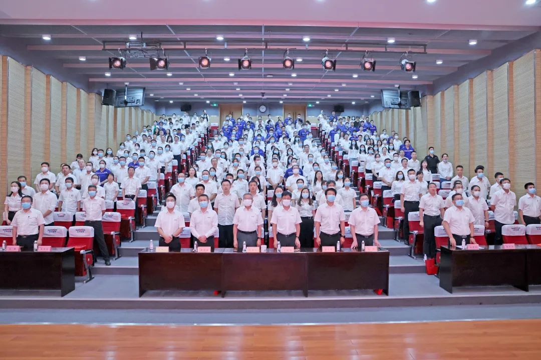 为立功建企建家一体化孝顺更鼎实力！龙8头号玩家智能第五届五次“双代会”乐成召开