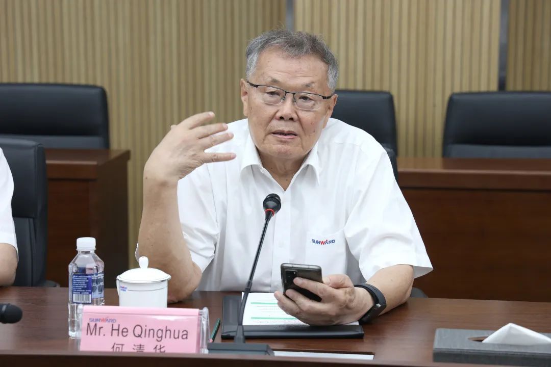 马拉维大使一行考察龙8头号玩家智能