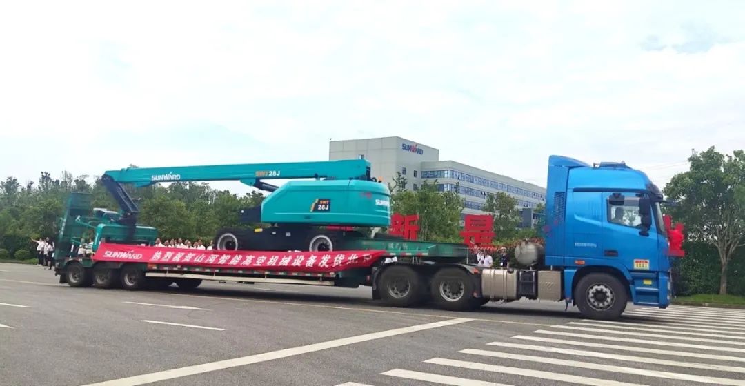 献礼二十大，，，，，，，再攀新高地！龙8头号玩家智能高空机械装备再迎批量发货