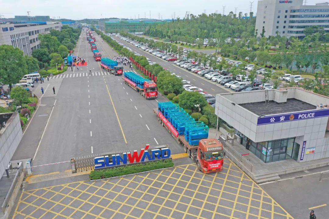 献礼二十大，，，，，，，再攀新高地！龙8头号玩家智能高空机械装备再迎批量发货