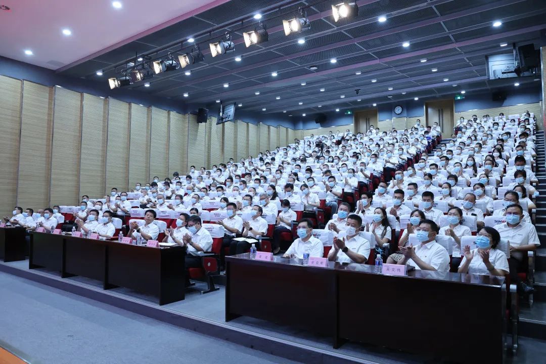 凝心聚力奋力拼搏，，，，，，向高质量生长交出精彩答卷！龙8头号玩家智能召开全体干部大会