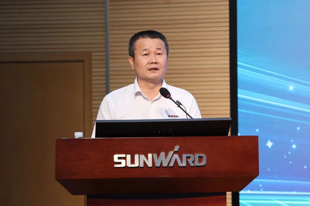 凝心聚力奋力拼搏，，，，，，向高质量生长交出精彩答卷！龙8头号玩家智能召开全体干部大会