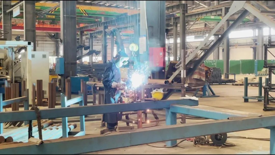 图集 | 战高温，，，，，，，迎“烤”验！龙8头号玩家人在行动