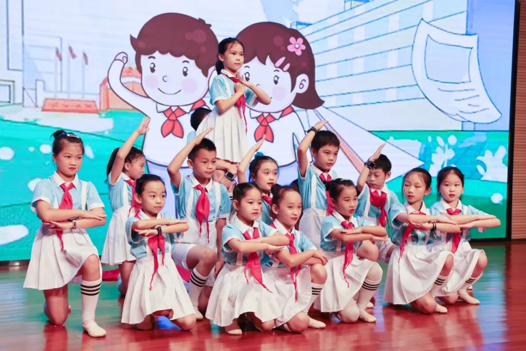 缤纷“暑”假，，，，，，，不负所“托”！龙8头号玩家智能职工子女暑期托管班结业啦