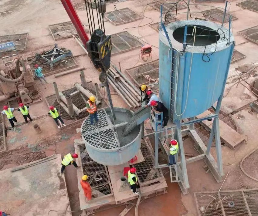 超等“桩”备实力亮剑！龙8头号玩家智能携手武汉乐成建设攻克燕矶长江大桥重大地层施工难题