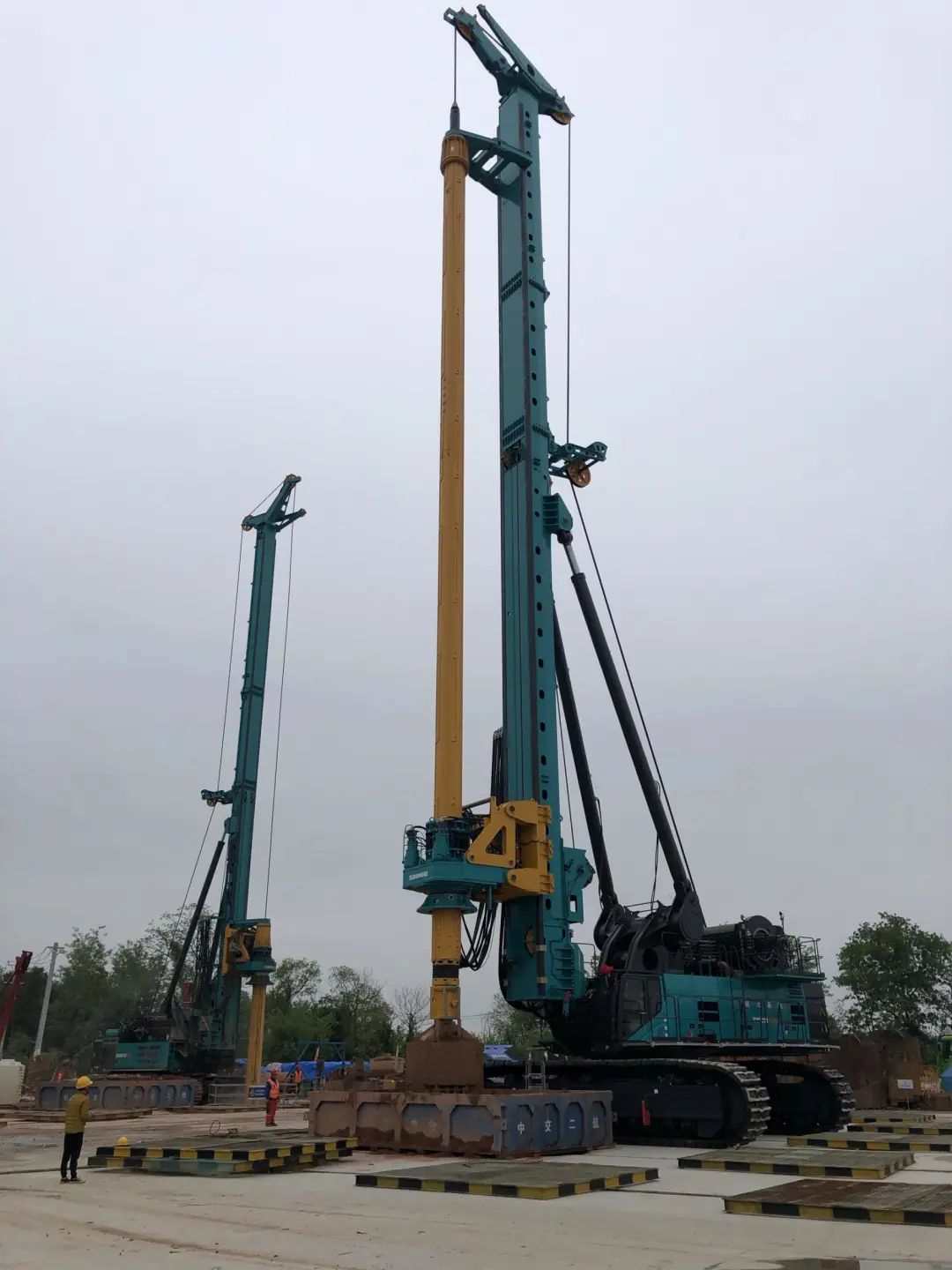 超等“桩”备实力亮剑！龙8头号玩家智能携手武汉乐成建设攻克燕矶长江大桥重大地层施工难题