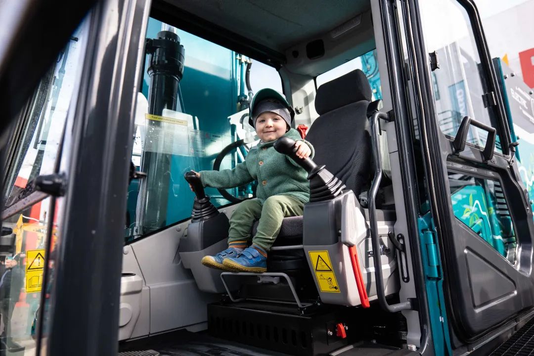 Bauma 2022 | 一组火热现场图带您重温龙8头号玩家智能德国宝马展之旅