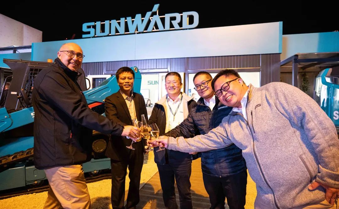 Bauma 2022 | 一组火热现场图带您重温龙8头号玩家智能德国宝马展之旅