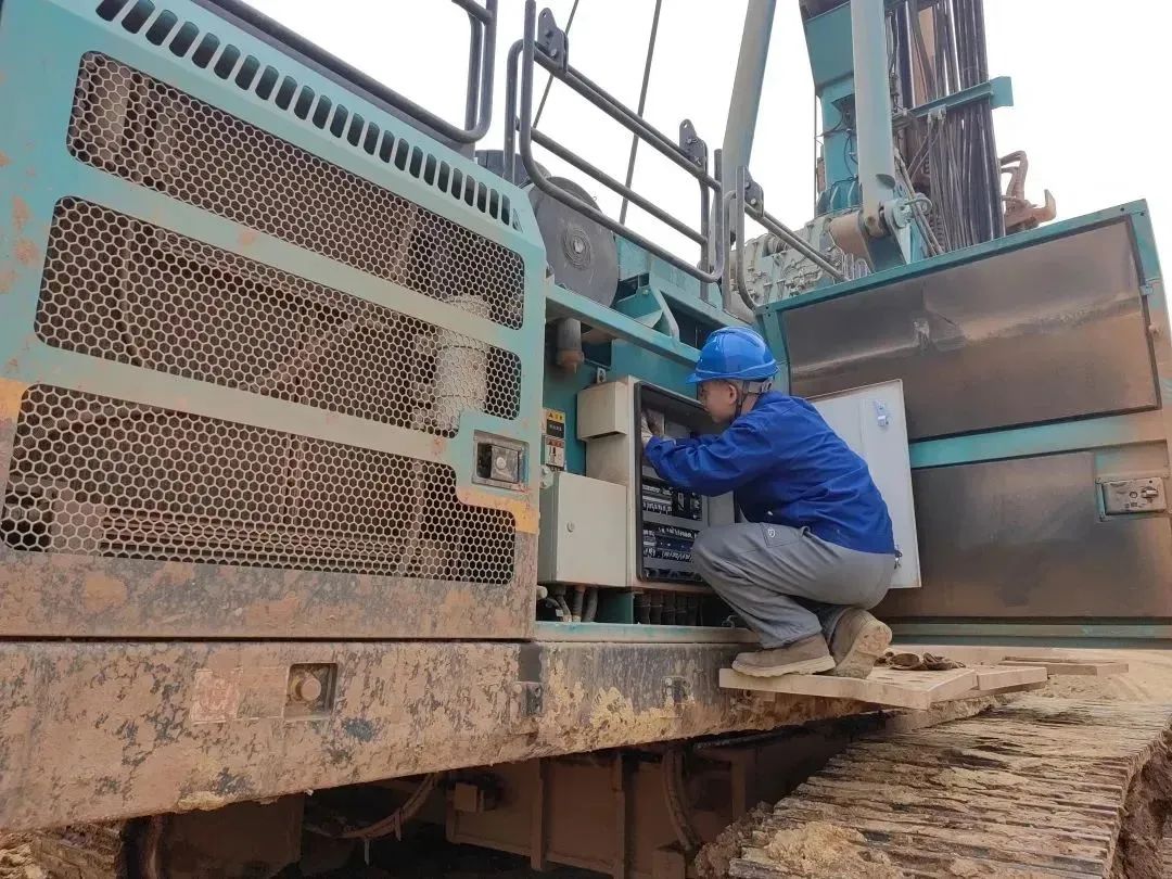 为客户创立价值！龙8头号玩家智能基础装备“效劳万里行”火热举行中