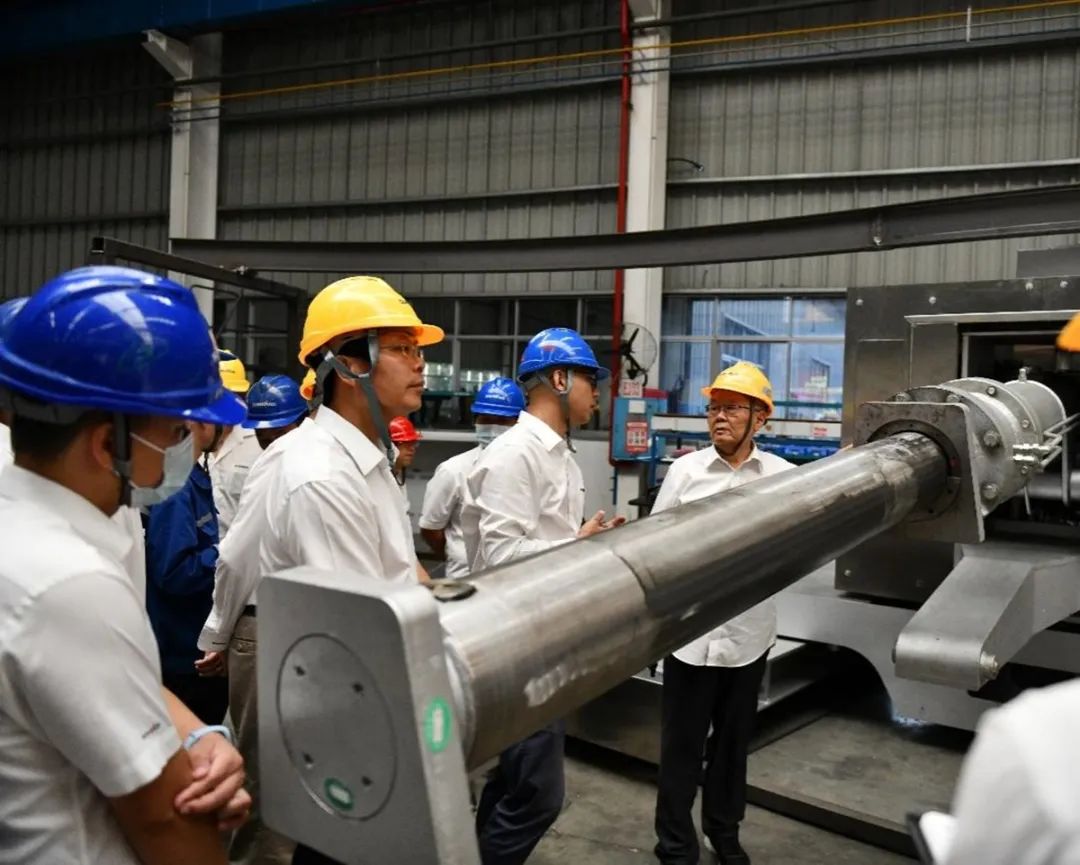 “王炸”！龙8头号玩家特装全自动捣炉车乐成下线